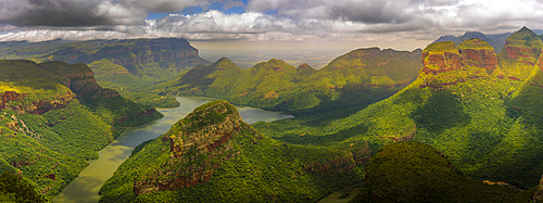 View of moody skies over the Three Rondavels in Blyde River Canyon, Province of Mpumalanga, South Africa, Africa