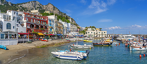 View of boats in Marina Grande and shops and cafes on the quayside, Isle of Capri, Bay of Naples, Campania, Italy, Mediterranean, Europe