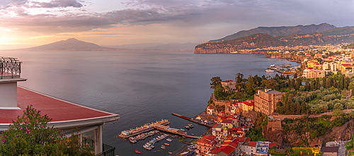 Panoramic view of Sorrento, Mount Vesuvius and Bay of Naples, Sorrento, Campania, Italy, Mediterranean, Europe