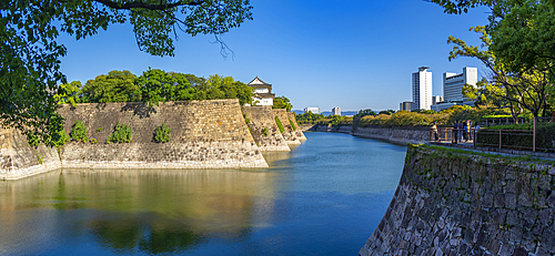 View of Rokuban-yagura Turret and moat at Osaka Castle on a sunny day, Osakajo, Chuo Ward, Osaka, Honshu, Japan, Asia