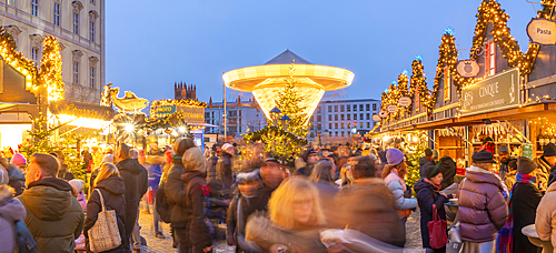 View of Christmas market stalls in Vorplatz Berliner Schloss at Christmas, Mitte, Berlin, Germany, Europe