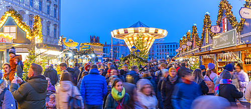 View of Christmas market stalls in Vorplatz Berliner Schloss at Christmas, Mitte, Berlin, Germany, Europe