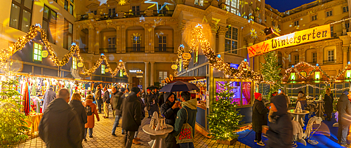 View of Christmas market stalls in Schlüterhof des Berliner Schlosses at dusk, Mitte, Berlin, Germany, Europe