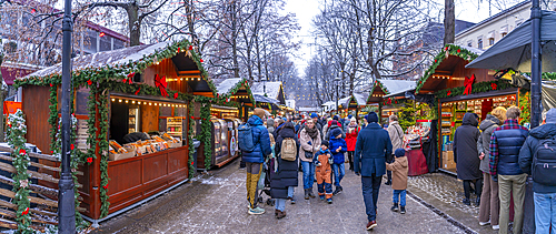 View of Christmas market during winter at dusk, Stortingsparken, Oslo, Norway, Scandinavia, Europe