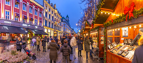 View of Christmas market during winter at dusk, Stortingsparken, Oslo, Norway, Scandinavia, Europe