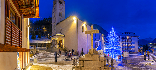 View of Church of Saint Pantalon and Piazza Abbé Henry at Christmas, Courmayeur, Aosta Valley, Italy, Europe