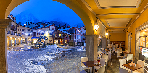 View of snow covered town centre on Via Roma in Courmayeur during winter, Courmayeur, Aosta Valley, Italy, Europe