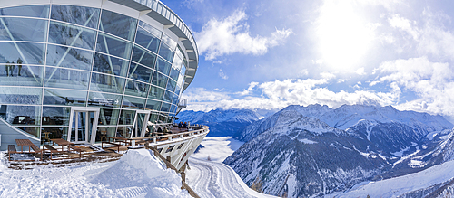 View of Skyway Monte Bianco cable car station at Pavillon du Mont Frety and Aosta Valley in winter, Courmayeur, Aosta Valley, Italian Alps, Italy