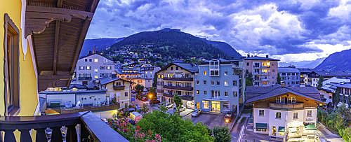 Elevated view of Zell am See at dusk, Zell am See, Salzburg, Austria, Europe
