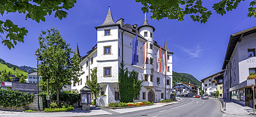 View of Town Hall (Rathaus) in Zell am See on a sunny day, Zell am See, Salzburg, Austria, Europe