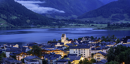 Elevated view of Zell am See and Lake Zell at dusk, Zell am See, Salzburg, Austria, Europe