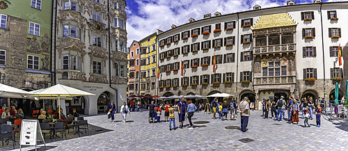 View of cafes and Golden Roof in Herzog-Friedrich-Straße in the old town of Innsbruck on a sunny day in summer, Innsbruck, Tyrol Region, Austria, Europe