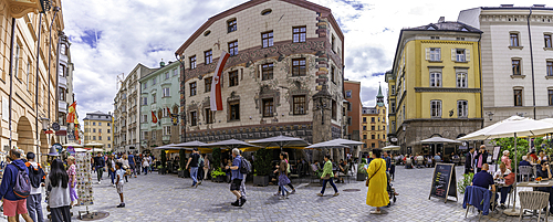 View of cafes in the old town of Innsbruck on a sunny day in summer, Innsbruck, Tyrol Region, Austria, Europe