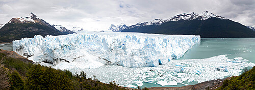 Perito Moreno Glacier on Lago Argentino, El Calafate, Parque Nacional Los Glaciares, UNESCO World Heritage Site, Patagonia, Argentina, South America