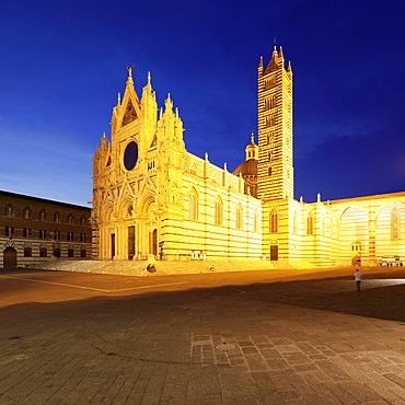 Piazza del Duomo, Santa Maria Assunta Cathedral, Siena, UNESCO World Heritage Site, Siena Province, Tuscany, Italy, Europe