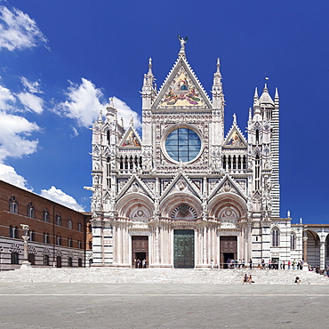 Piazza del Duomo, Santa Maria Assunta Cathedral, Siena, UNESCO World Heritage Site, Siena Province, Tuscany, Italy, Europe