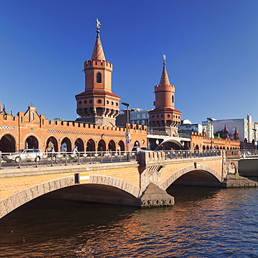 Oberbaum Bridge between Kreuzberg and Friedrichshain, Spree River, Berlin, Germany, Europe