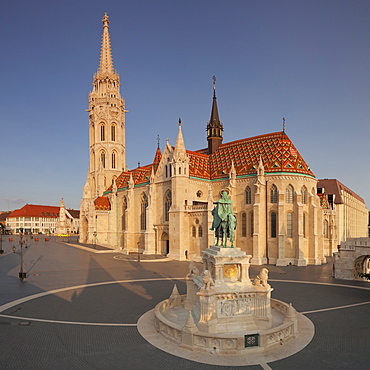 Equestrian statue of King Stephen I, Matthias Church, Fisherman's Bastion, Budapest, Hungary, Europe