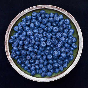 Bowl of blueberries