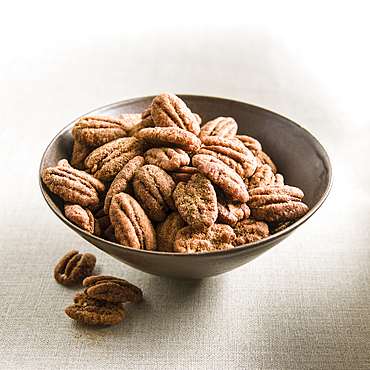 Spicy pecans in bowl