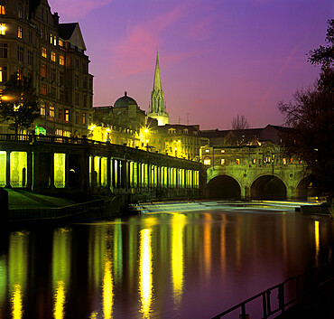 Dusk over the Pulteney Bridge and River Avon, Bath, UNESCO World Heritage Site, Somerset, England, United Kingdom, Europe