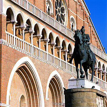 Facade of Il Santo (Basilica di San Antonio) with Donatello`s Monument to Gattamelata, Padua, Veneto, Italy, Europe