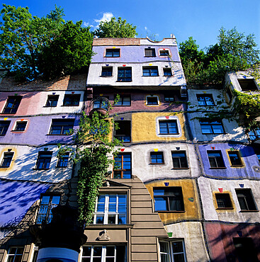 Hundertwasserhaus (antitraditional architecture), Vienna, Austria, Europe