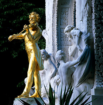 Statue of Johann Strauss, Stadtpark, Vienna, Austria, Europe