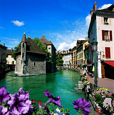 Canal and Palais de L`Ile, Annecy, Lake Annecy, Rhone Alpes, France, Europe