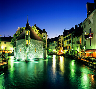 Canal and Palais de L`Ile at dusk, Annecy, Lake Annecy, Rhone Alpes, France, Europe