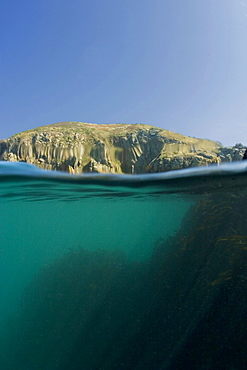 Guilleaumesse reef, half underwater, half above        (rr)