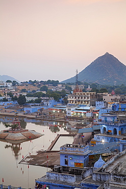 Pushkar Lake and bathing ghats, Pushkar, Rajasthan, India, Asia