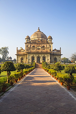 Begum Hazrat Mahal Park, Tomb of Khurshid Zadi (Mushir Zadi), Lucknow, Uttar Pradesh, India, Asia