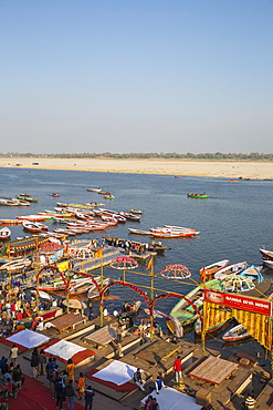 Dashashwamedh Ghat, the main ghat on the Ganges River, Varanasi, Uttar Pradesh, India, Asia