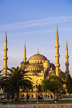 Blue Mosque (Sultan Ahmed Mosque) (Sultan Ahmet Camii), UNESCO World Heritage Site, just after sunrise, Istanbul, Turkey, Europe