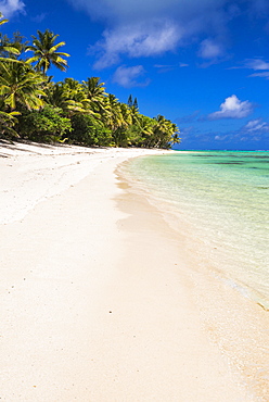 White sandy beach and palm trees on tropical Rarotonga Island, Cook Islands, South Pacific, Pacific