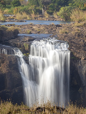 View of Victoria Falls on the Zambezi River, UNESCO World Heritage Site, straddling the border of Zambia and Zimbabwe, Africa