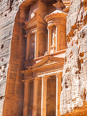 The Petra Treasury (Al-Khazneh), Petra Archaeological Park, UNESCO World Heritage Site, one of the New Seven Wonders of the World, Petra, Jordan, Middle East