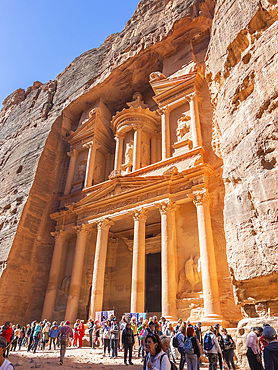 The Petra Treasury (Al-Khazneh), Petra Archaeological Park, UNESCO World Heritage Site, one of the New Seven Wonders of the World, Petra, Jordan, Middle East