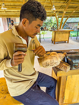 Craftsman working on various projects at the Satcha Handicraft Center in Siem Reap, Cambodia, Indochina, Southeast Asia, Asia