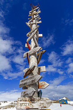 Views of the Chilean research base Presidente Eduardo Frei Montalva, Antarctica, Southern Ocean, Polar Regions