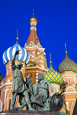 Monument to Minin and Pozharsky, Saint Basil's Cathedral, Red Square, Moscow, Russia