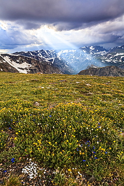 View from the Beartooth Highway of the Beartooth Mountains and the sun rays breaking through the clouds, Cody, Wyoming, United States of America