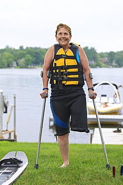 Woman with one leg about to go waterskiing