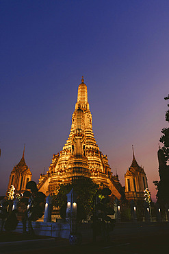 Wat Arun Ratchawararam in Bangkok at twilight, Bangkok, Bangkok, Thailand