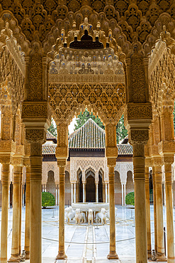 Court of the Lions, The Alhambra, UNESCO World Heritage Site, Granada, Andalusia, Spain, Europe