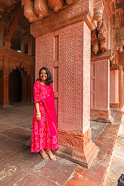 Young Indian woman in the Agra Fort (Red Fort), UNESCO World Heritage Site, Agra, Uttar Pradesh, India, South Asia, Asia