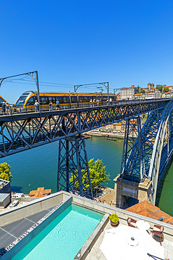 Train Crossing Dom Luis l Bridge, UNESCO World Heritage Site, Porto, Norte, Portugal, Europe