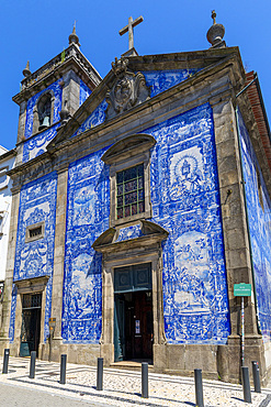 Blue tiles (Azulejos) on exterior of Chapel of Santa Catarina (Chapel of Souls), UNESCO World Heritage Site, Porto, Norte, Portugal, Europe