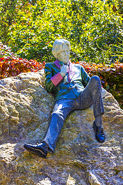 The Oscar Wilde Memorial Sculpture, Merrion Square Gardens, Dublin, Republic of Ireland, Europe